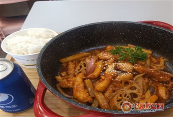 锅锅狠拽三汁焖锅加盟